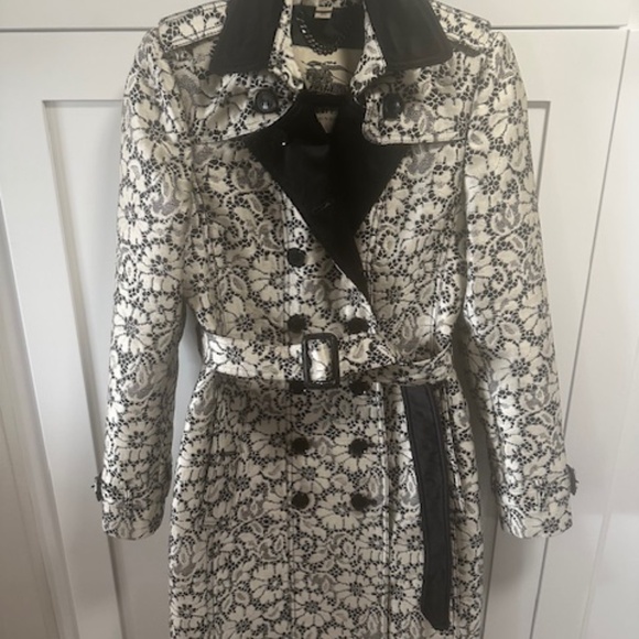 Burberry London Lace Pat. SILK/Plystr Trench Coat - MSRP. $1350.00 - SIZE 4 - Picture 1 of 16